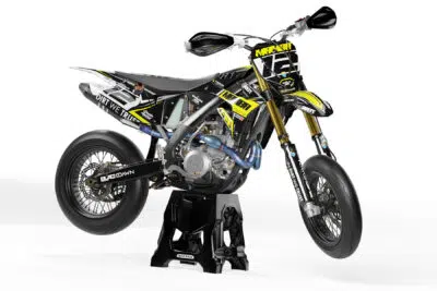 Mamba is a Full Custom Bike Graphics kit that is available on the Koarse website which can be modified to fit all bike make and model.