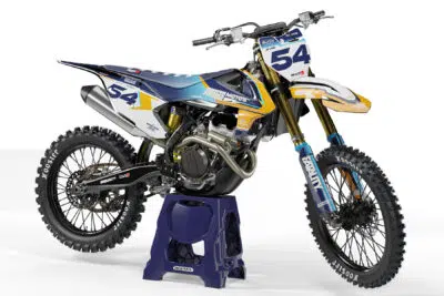 Cross is a Full Custom Bike Graphics kit that is available on the Koarse website which can be modified to fit all bike make and model.